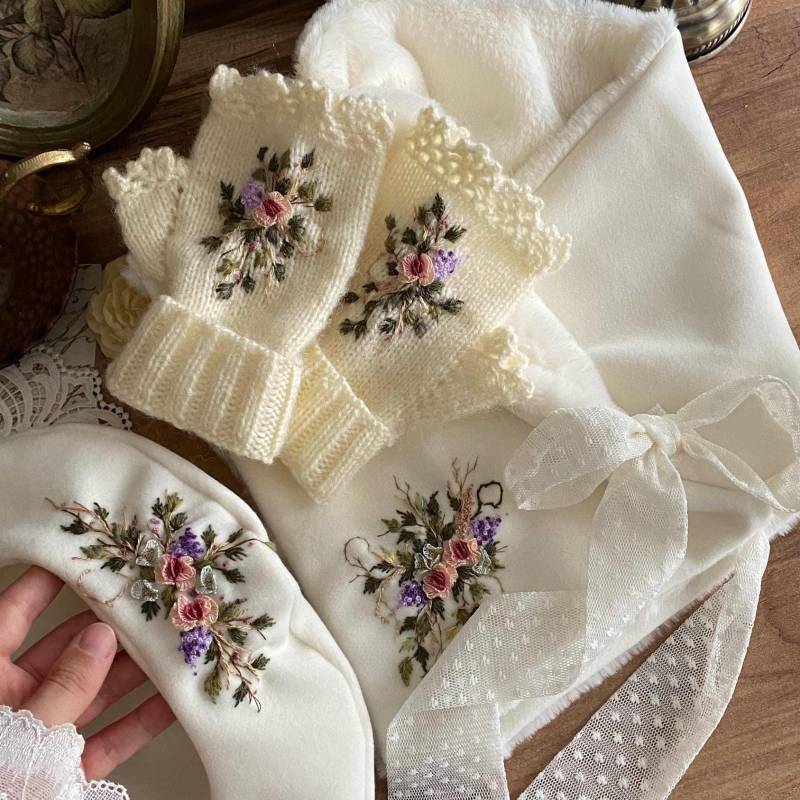 Handgefertigte Weiße Schal Handschuhe Und Baskenmütze - Bestickte Winter Set Bestickter Schal-Vintage Schal-Winter Accessoires von NnazliseylerDesign