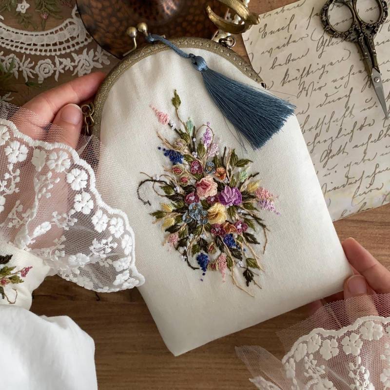 Handgemachte Bestickte Umhängetasche - Vintage Damentasche Samt Floral Vintag Tasche Geldbörse von NnazliseylerDesign