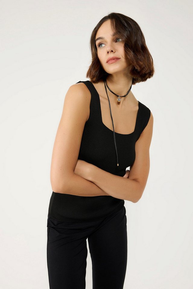 No Matter What Body Schwarzes Tanktop mit dickem Träger und quadratischem Ausschnitt von No Matter What