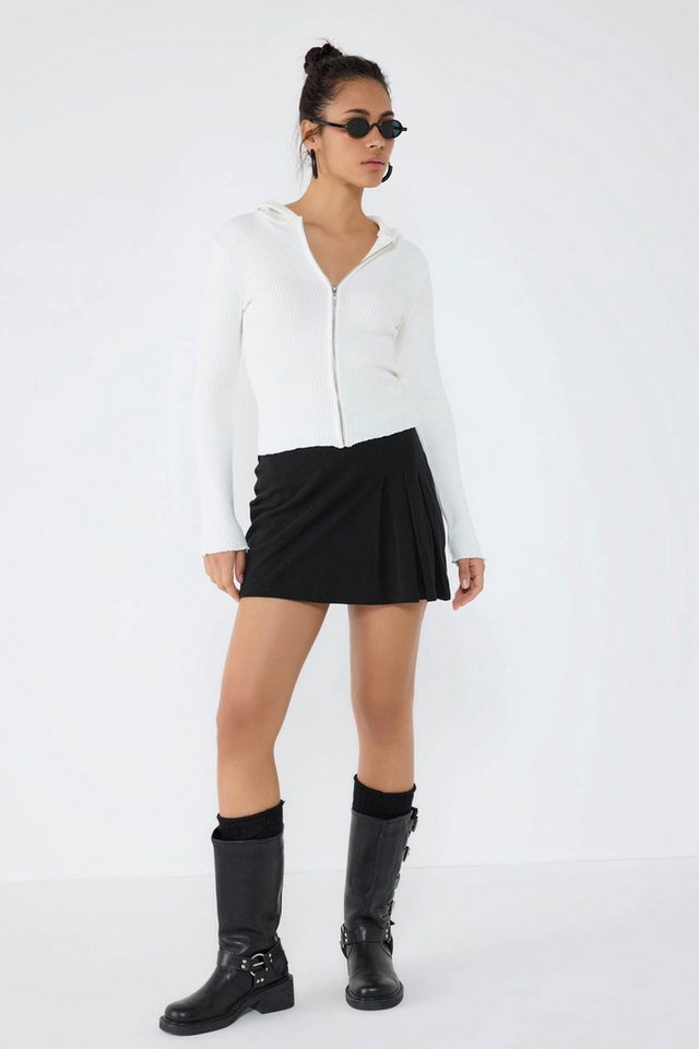 No Matter What Cardigan Ecru Kapuzen-Zip-Strickjacke von No Matter What