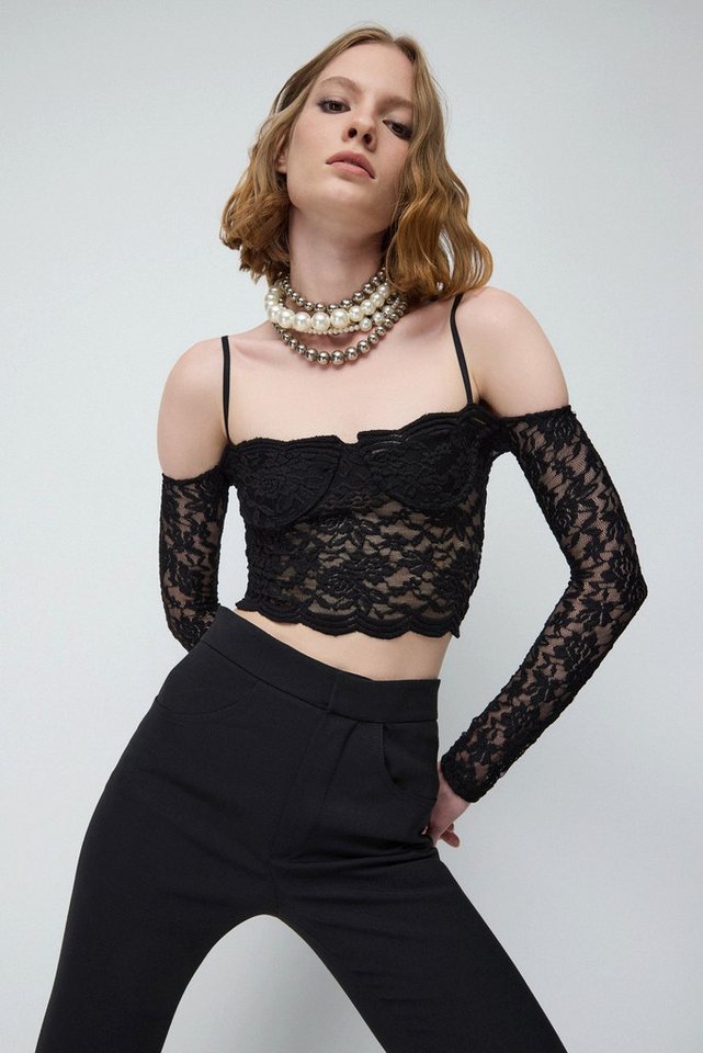 No Matter What Crop-Top Schwarzes Spitzen-Crop-Top mit dünnen langen Trägern von No Matter What