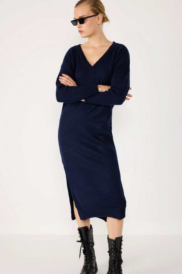 No Matter What Maxikleid V-Ausschnitt Langarm Strick Midi Kleid No Matter What Maxikleid V-Ausschnitt Langarm Strick Midi Kleid von No Matter What