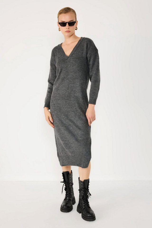 No Matter What Maxikleid V-Ausschnitt Langarm Strick Midi Kleid No Matter What Maxikleid V-Ausschnitt Langarm Strick Midi Kleid von No Matter What