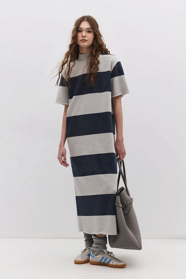 No Matter What Minikleid Gestreiftes Midikleid mit geschlossenem Halsausschnitt und Schlitz von No Matter What