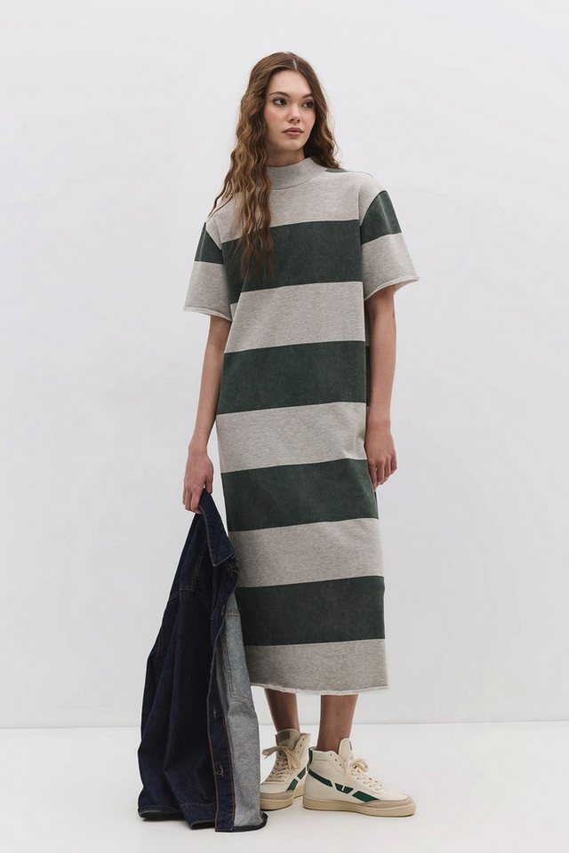 No Matter What Minikleid Gestreiftes Midikleid mit geschlossenem Halsausschnitt und Schlitz von No Matter What