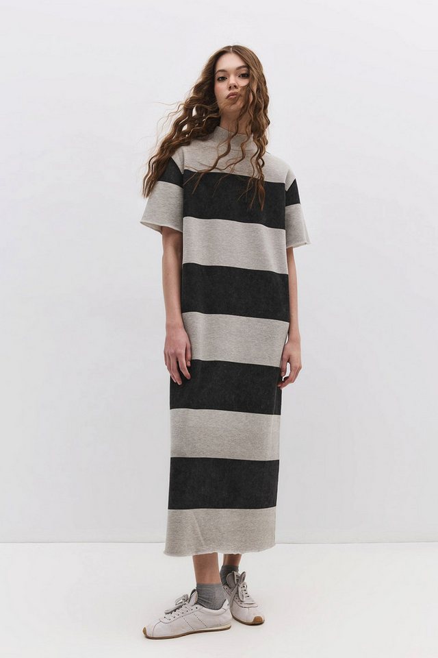 No Matter What Midikleid Gestreiftes Midikleid mit geschlossenem Halsausschnitt und Schlitz von No Matter What