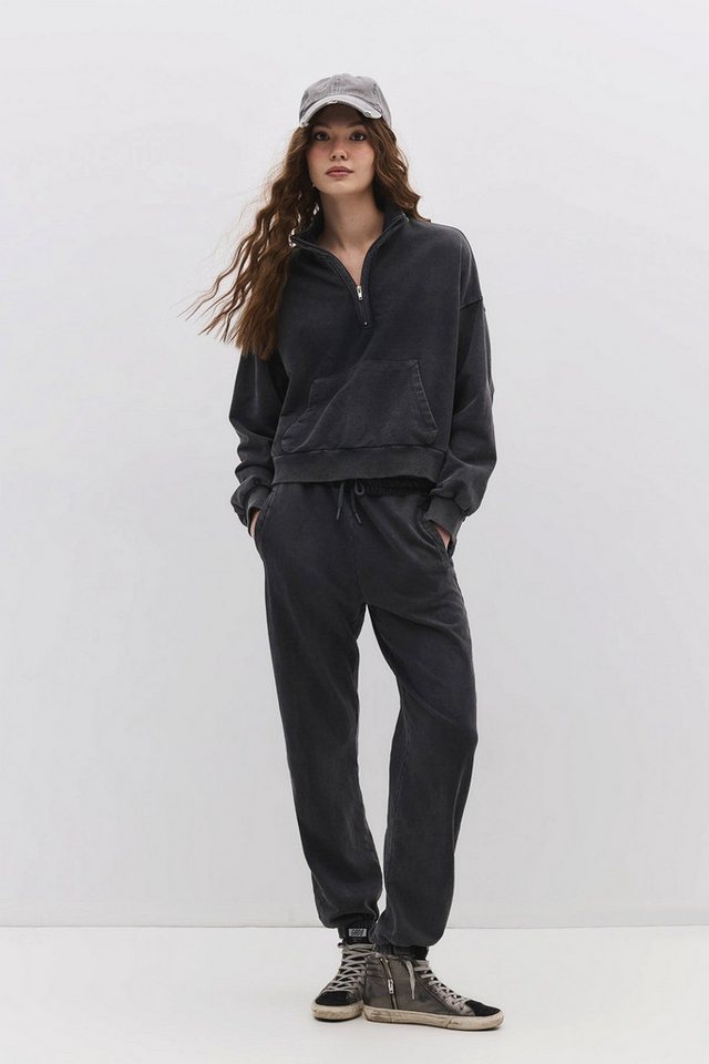 No Matter What Sweatponcho Jogginghose aus verblichener Baumwolle von No Matter What