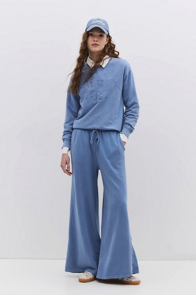 No Matter What Sweatponcho Jogginghose mit weitem Bein und Taschen von No Matter What