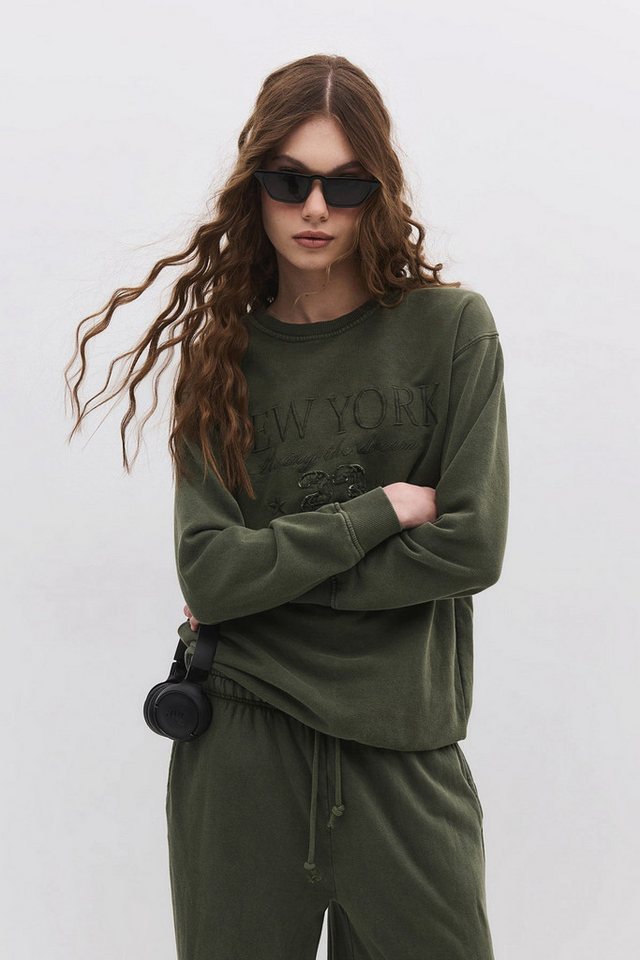 No Matter What Sweatshirt Sweatshirt mit Slogan und verblasstem Effekt von No Matter What