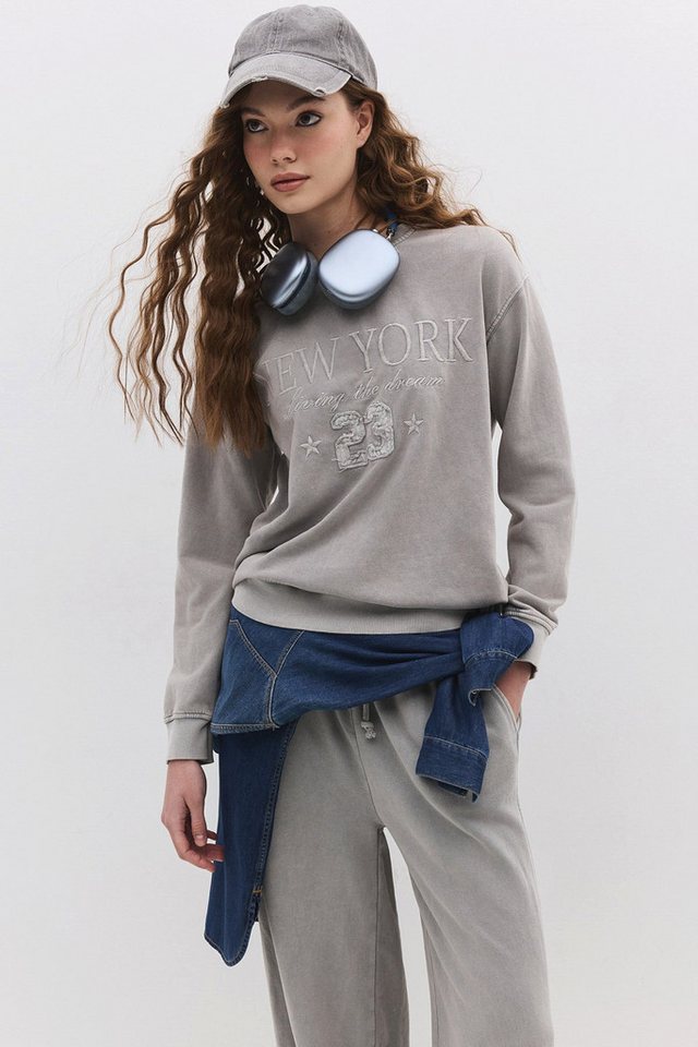 No Matter What Sweatshirt Sweatshirt mit Slogan und verblasstem Effekt von No Matter What