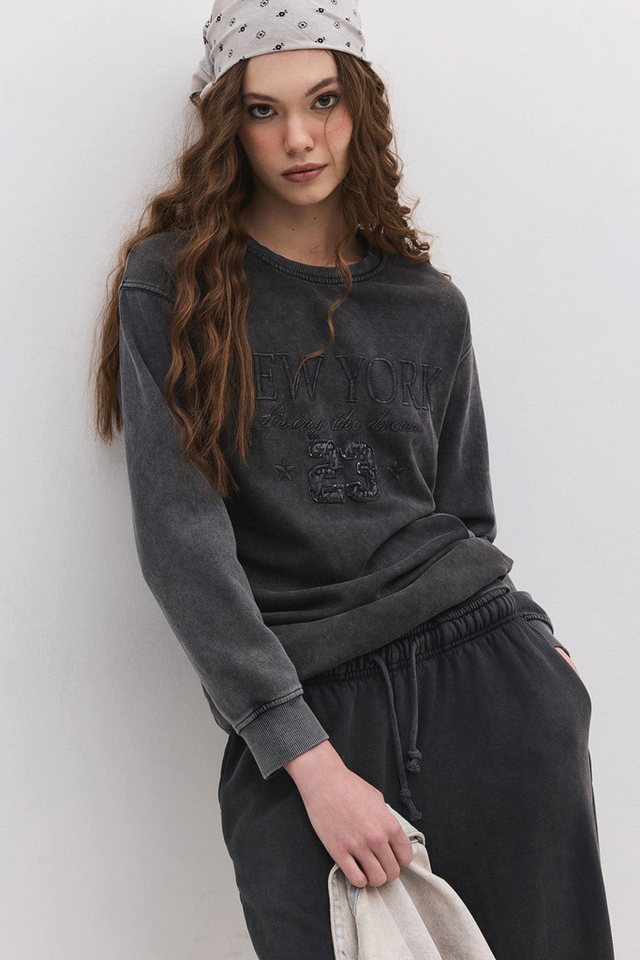 No Matter What Kapuzenpullover Sweatshirt mit Slogan und verblasstem Effekt von No Matter What