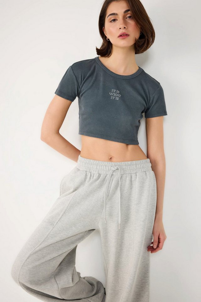 No Matter What T-Shirt Kurzes, geripptes T-Shirt mit Stickerei in Stein von No Matter What