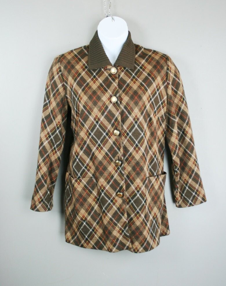 1970Er Jahre - Italien Wolle Stricken Braun Kariert Tunika Strickjacke Pullover Von Domizia Paar Mit Jeans Und Stiefel von NoGritNoGlory