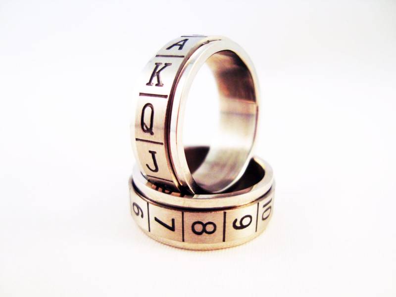 Spinning Steel Ring Anti-Stress Poker Spielkarten „2-3-4-5-6-7-8-9-10-J-Q-K-A" Symbole 100 % Casino Spielkarte Aus Stahl von NoMercyMaking