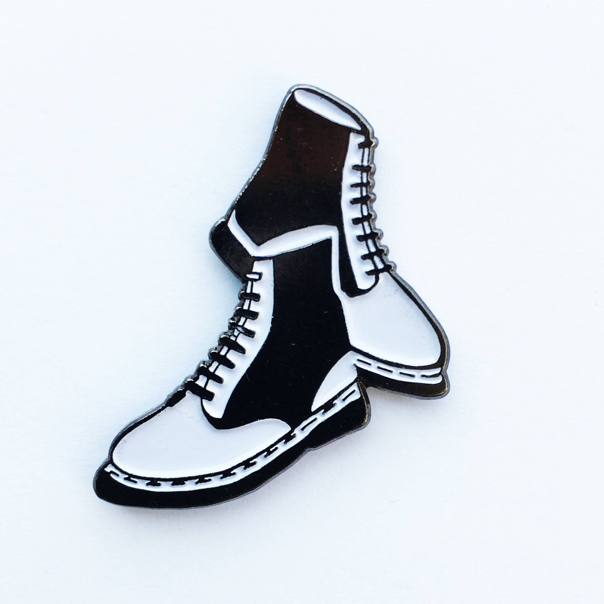 Letzten Resort Dr Martens Emaille Pin Letzten Resort Dr Martens Emaille Pin von NoMoreIndustries