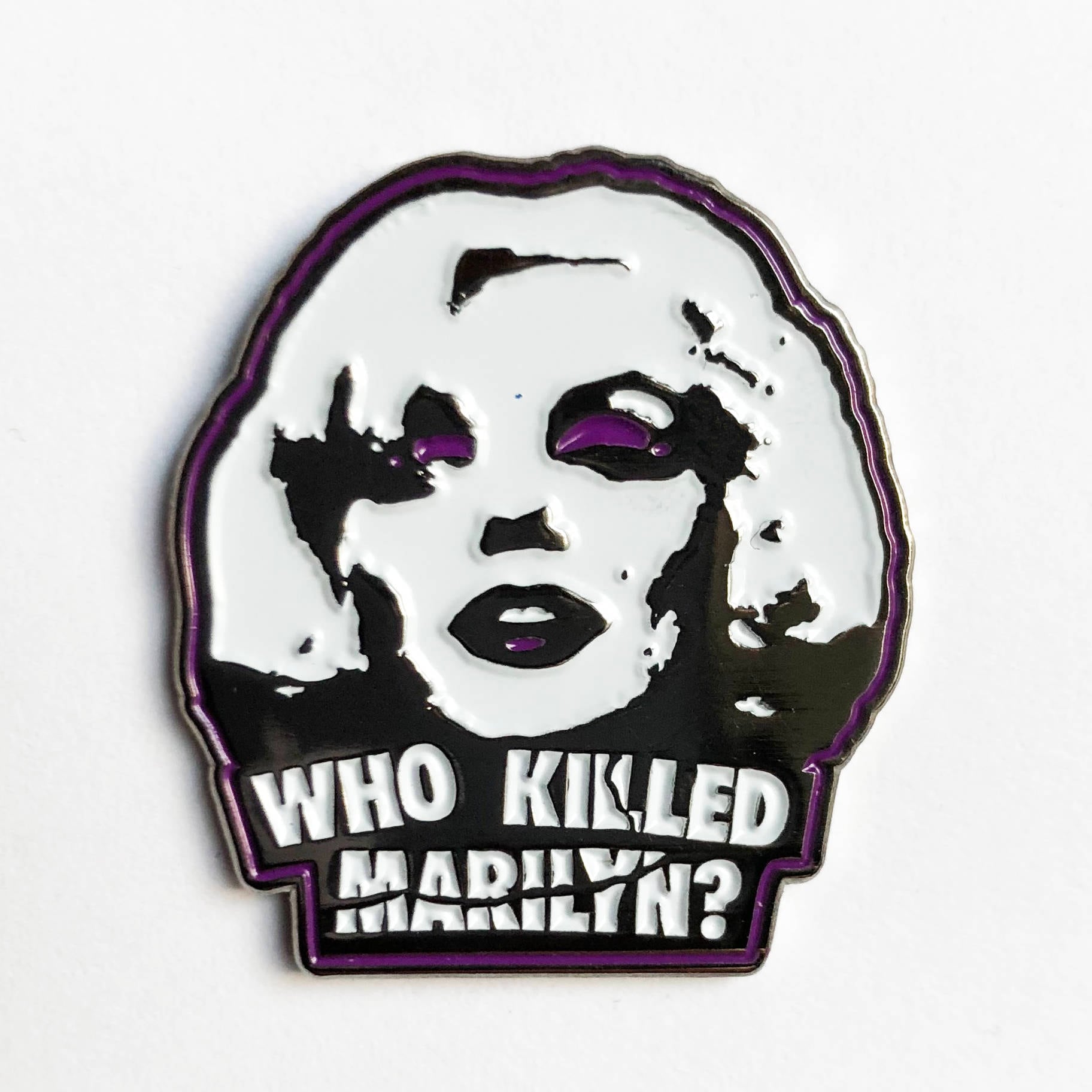 Wer Tötete Marilyn Emaille-Pin Wer Tötete Marilyn Emaille-Pin von NoMoreIndustries