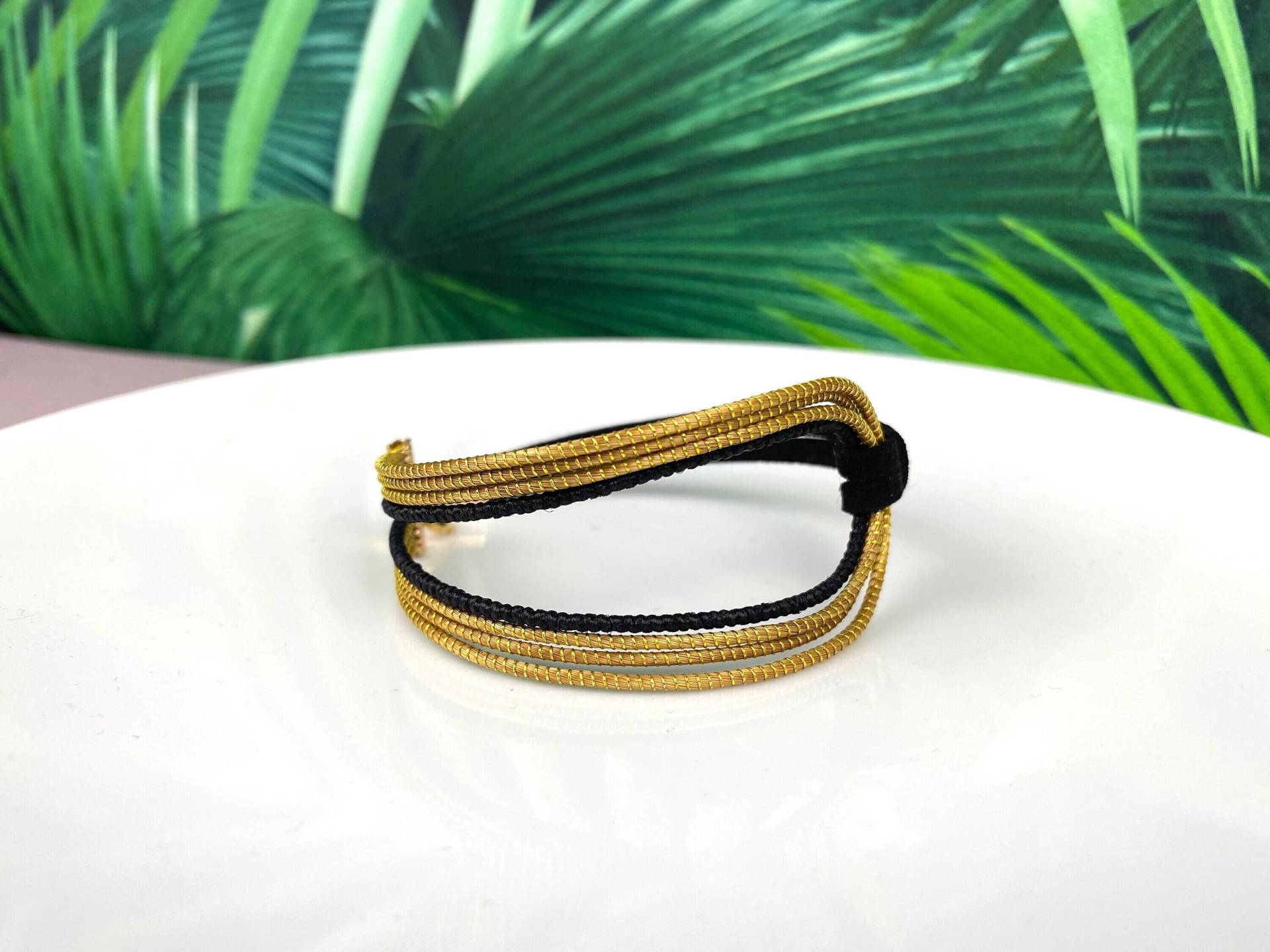 Armband Armreifen Goldgras Gold Und Schwarz Capim Dourado Armspange Handgefertigt Elegant Besonders Biegsam Seltenheit Weihnachtsgeschenk von NoNameNeededHandmade