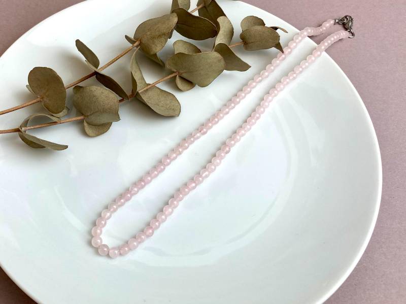 Kette Rosenquarz Quarz Rose Rosa | 4mm Edelstein Frühling Geschenkidee Steinkette Edelsteinkette Silber 45cm Trendfarbe Sommer von NoNameNeededHandmade
