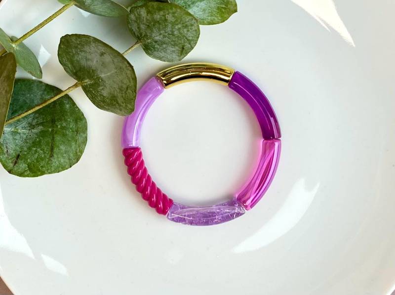 Kunststoffarmreifen Pink Violett Lila Magenta Gold 90Er Y2K Retro Röhren Armband Acrylperlen Sommer Armreif Candy Tube Farbig Elastisch von NoNameNeededHandmade