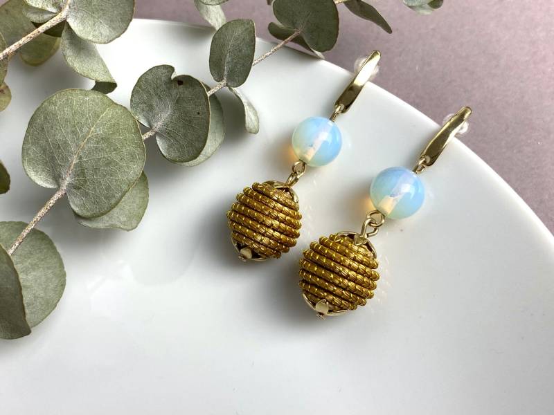 Ohrringe Goldgras Mondstein Capim Dourado Blau Hellblau Schimmernd Transparent Naturmaterial Besonders Individuell von NoNameNeededHandmade