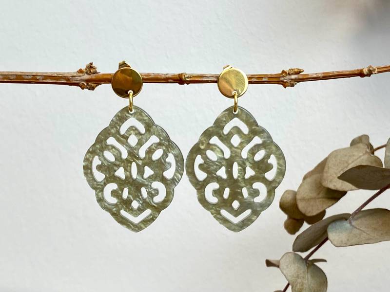 Ohrringe Creole Resin Kunstharz Tropfen Barock Grün Hellgrün Vintage Silber Gold Trachtenohrring Acryl Sommer Leuchtend Strand Geschenkidee von NoNameNeededHandmade