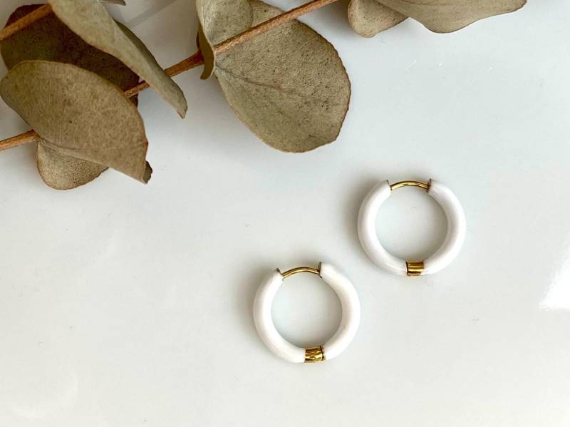 Ohrringe Creole Weiss Gold Goldfarben 17mm | Farbig Kreole Sommer Geschenkidee Edelstahl Vergoldet Sommerschmuck Elegant Ohrringe Creole Weiss Gold Goldfarben 17mm | Farbig Kreole Sommer Geschenkidee Edelstahl Vergoldet Sommerschmuck Elegant von NoNameNeededHandmade