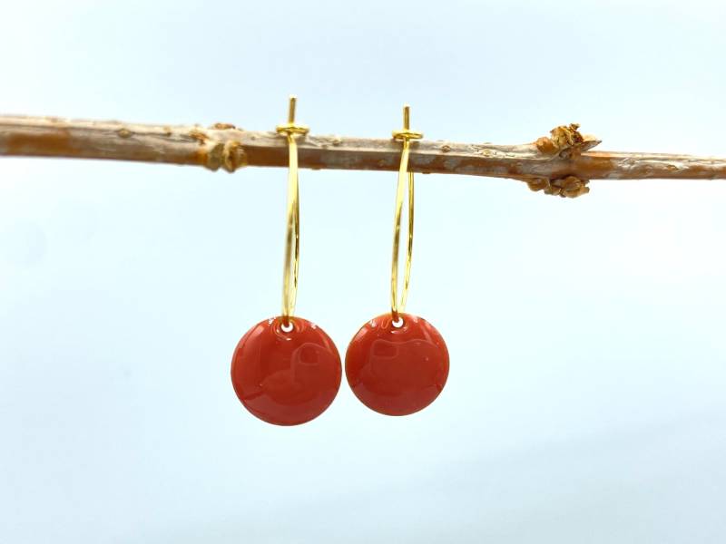 Ohrringe Creolen Emaille Pfirsichfarben Lachsfarben Koralle 20mm Trendfarbe Herbst Winter Emailleschmuck Creole Gold Lachs von NoNameNeededHandmade