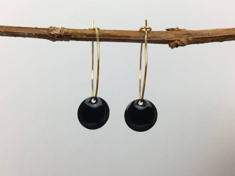 Ohrringe Creolen Emaille Schwarz 20mm | Gold Trendfarbe Sommer Elegant Geschenk Unter 20 Euro Ostern Geburtstag Emailleschmuck von NoNameNeededHandmade