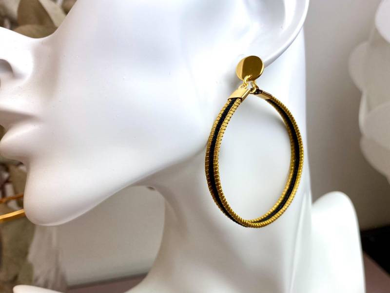 Ohrringe Creolen Hoops 5 cm Goldgras Capim Dourado Gold Schwarz Statement Hadmade Elegant Besonders Naturmaterial Pflanzlich Geflochten von NoNameNeededHandmade