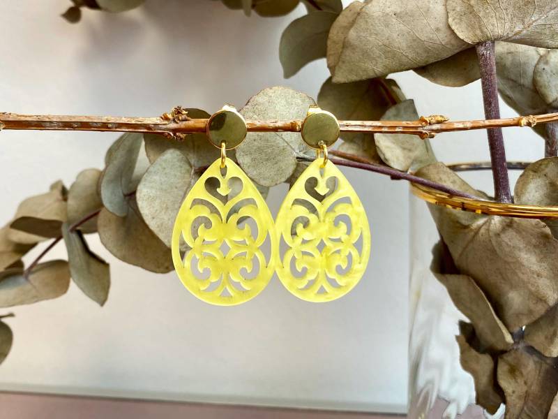 Ohrringe Resin Kunstharz Tropfen Barock Gelb Zitronengelb Sonnengelb Yellow Gold Statement Acryl Sommer Leuchtend Strand Geschenkideee von NoNameNeededHandmade
