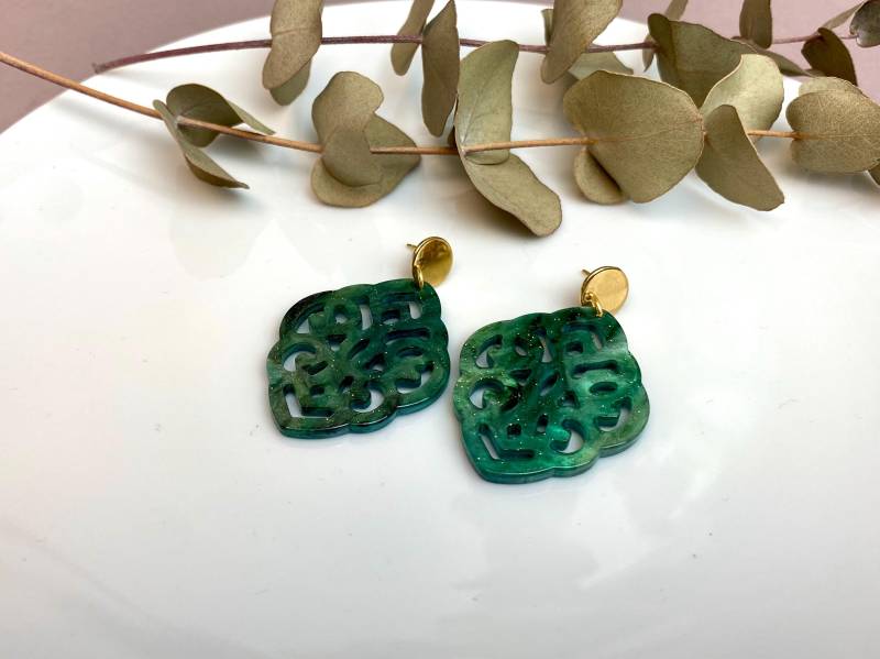 Ohrringe Resin Kunstharz Tropfen Barock | Grün Dunkelgrün Hellgrün Statement| Auffallend Gold Acryl Sommer Leuchtend Herbst Trend von NoNameNeededHandmade