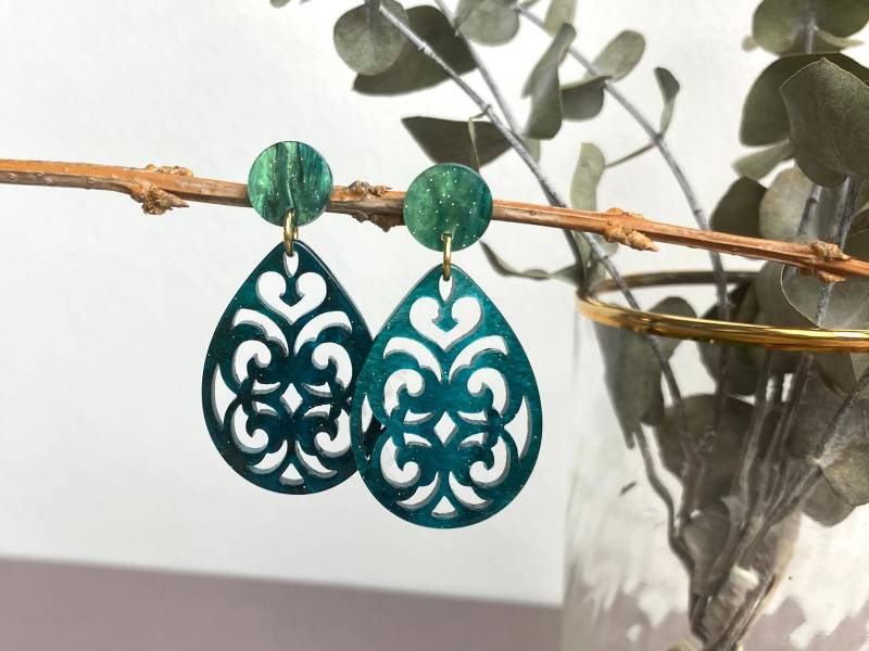 Ohrringe Resin Kunstharz Tropfen Barock | Grün Dunkelgrün Hellgrün Statement| Auffallend Gold Acryl Sommer Leuchtend Trendfarbe von NoNameNeededHandmade