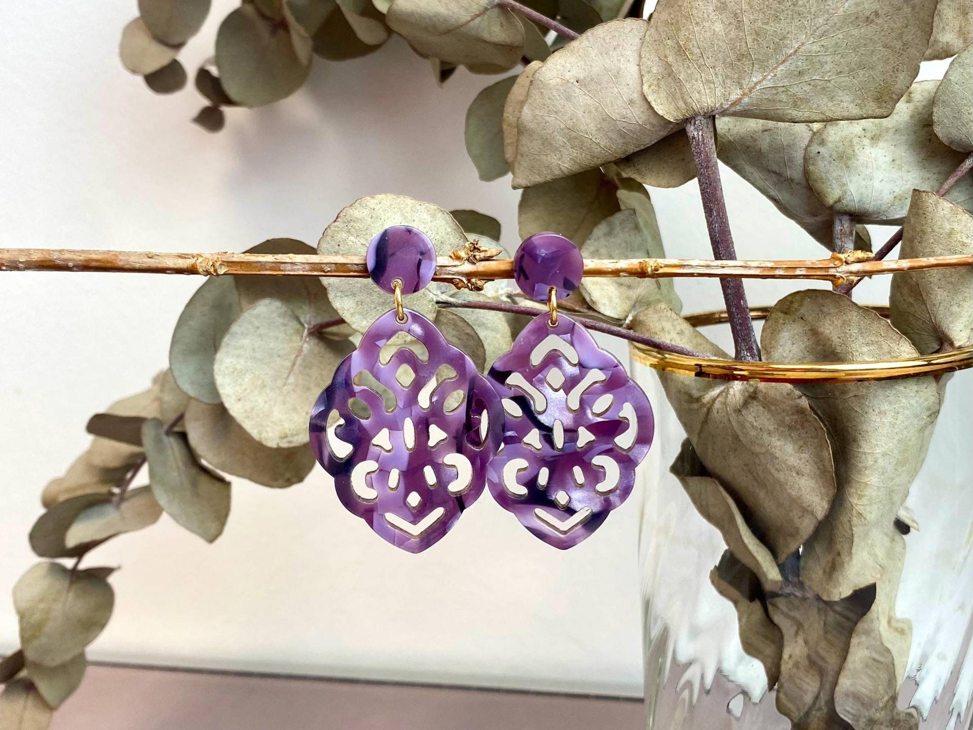 Ohrringe Resin Kunstharz Violett Barock Handgemacht | Lila Purple Statement| Auffallend Resin| Acetat| Acryl Sommer Leuchtend Trendfarbe Ohrringe Resin Kunstharz Violett Barock Handgemacht | Lila Purple Statement| Auffallend Resin| Acetat| Acryl Sommer Leuchtend Trendfarbe von NoNameNeededHandmade