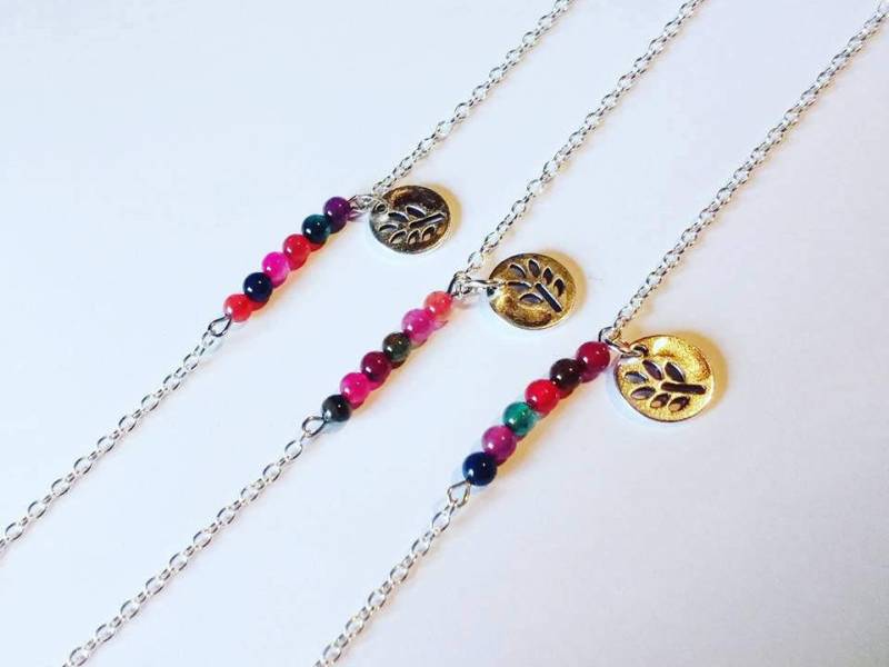 Armband Perlen Feine Farbige Turmalin Und Seine Runde Tropfenblatt Stilisiert Armband Perlen Feine Farbige Turmalin Und Seine Runde Tropfenblatt Stilisiert von NoTTbijoux