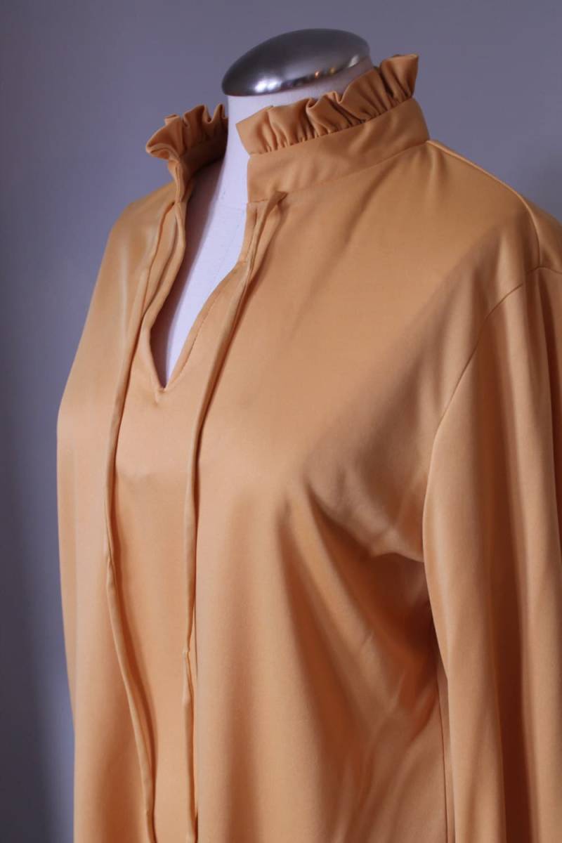 1970Er Jahre Vintage-Top Mit Langen Ärmeln Und Optionalen Bindegürtel 1970Er Jahre Vintage-Top Mit Langen Ärmeln Und Optionalen Bindegürtel von NoTrendsBoutique