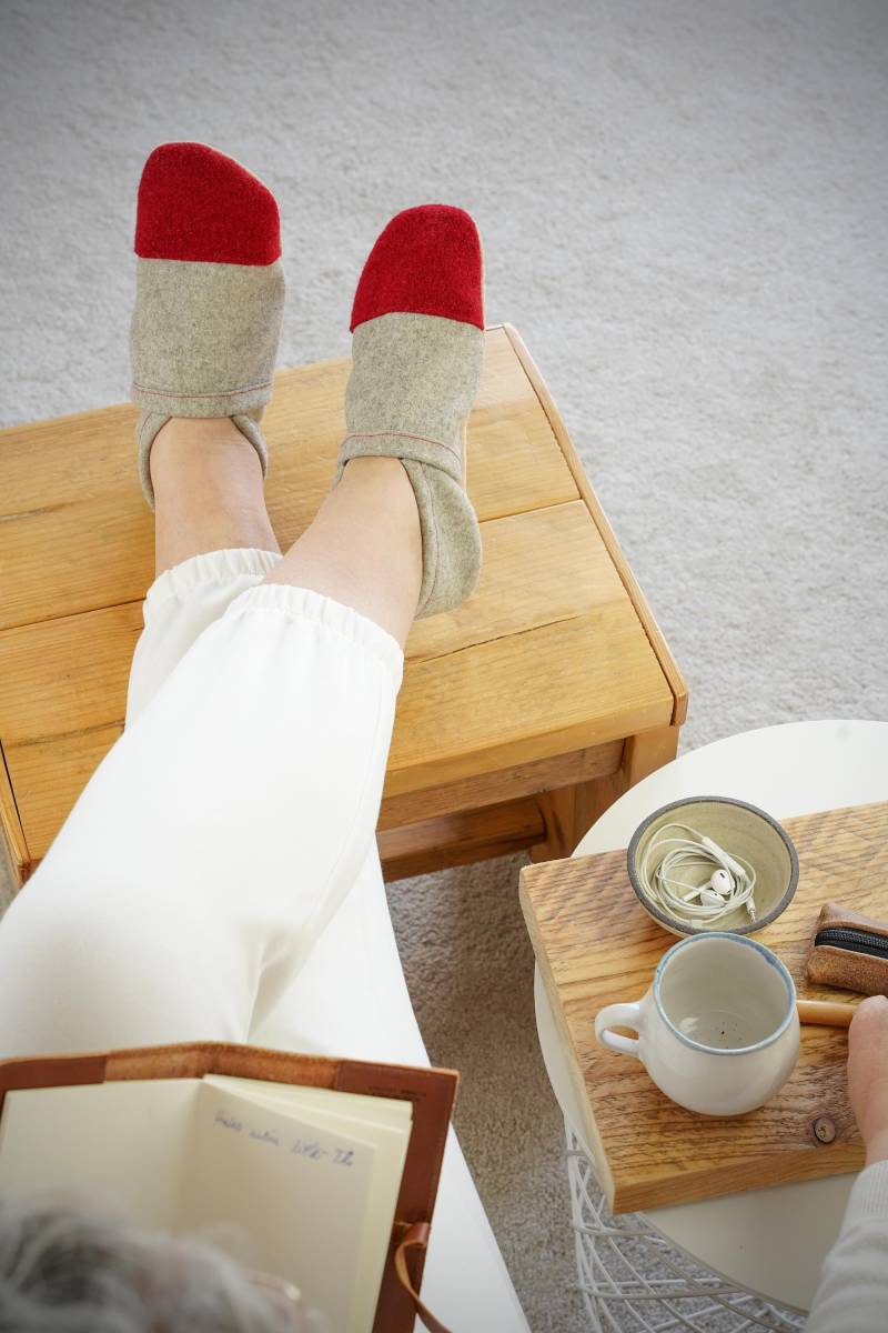 Weiche Hausschuhe - Filzhausschuhe Für Warme Füße in Rot Damen Und Herren Filzpuschen Pantoffeln Aus Filz von NoaLouMokassinsShop