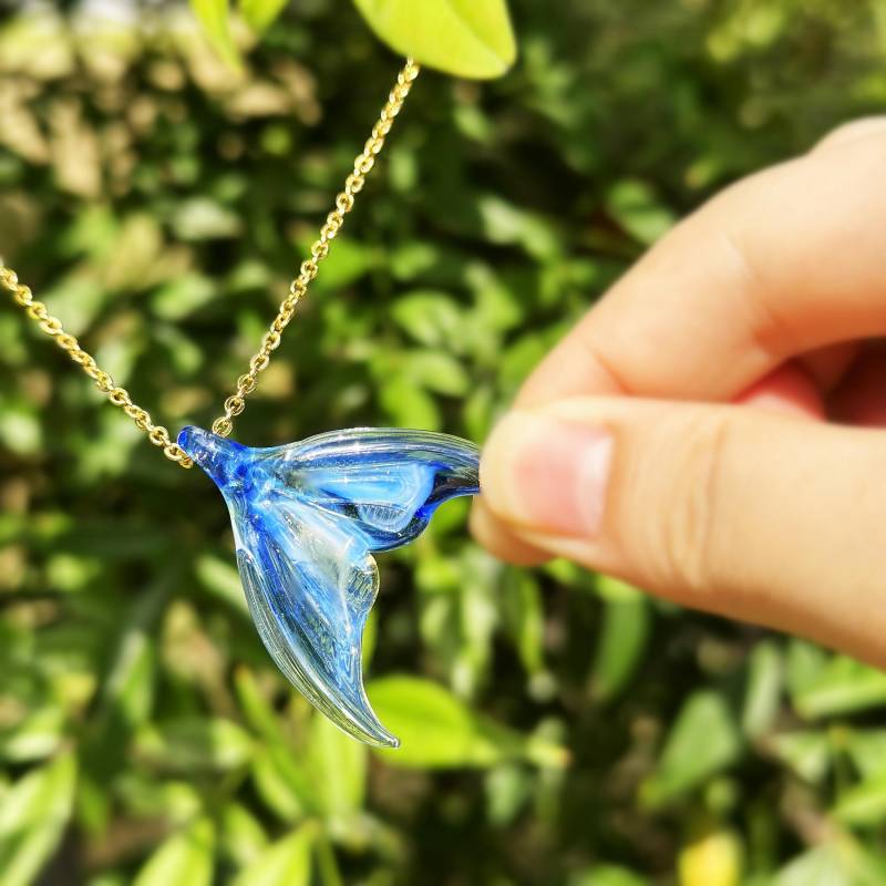 Beach Glass Mermaid Tail Necklace, Summer Pendant Blue Pendant, Suncatcher, Fishtail Art von NoaSchCo