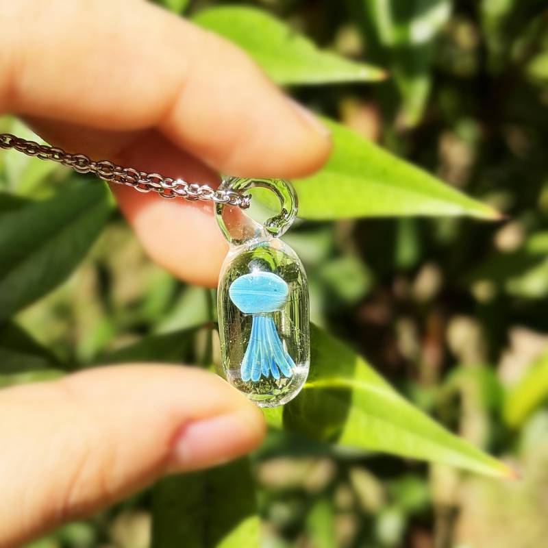Capsule Glass Jellyfish Necklace, Pendant Pendant, Summer Beach von NoaSchCo