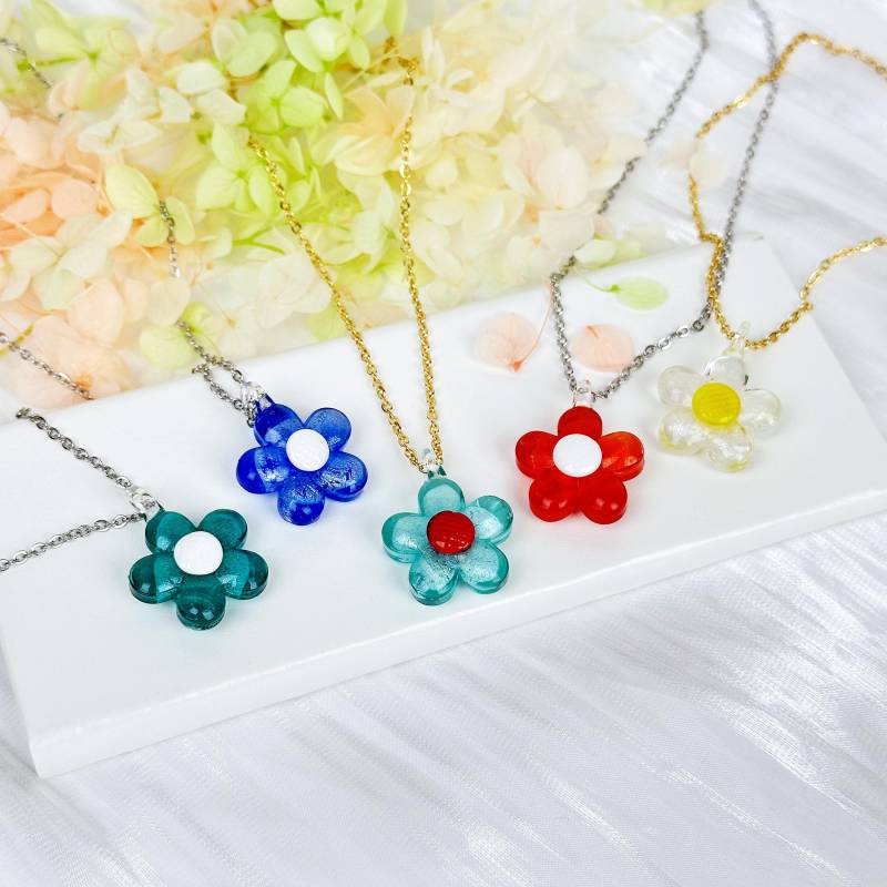 Glass Flower Pendant Necklace, Five-Petaled Flowers Pendant, Handmade Lampwork Art von NoaSchCo