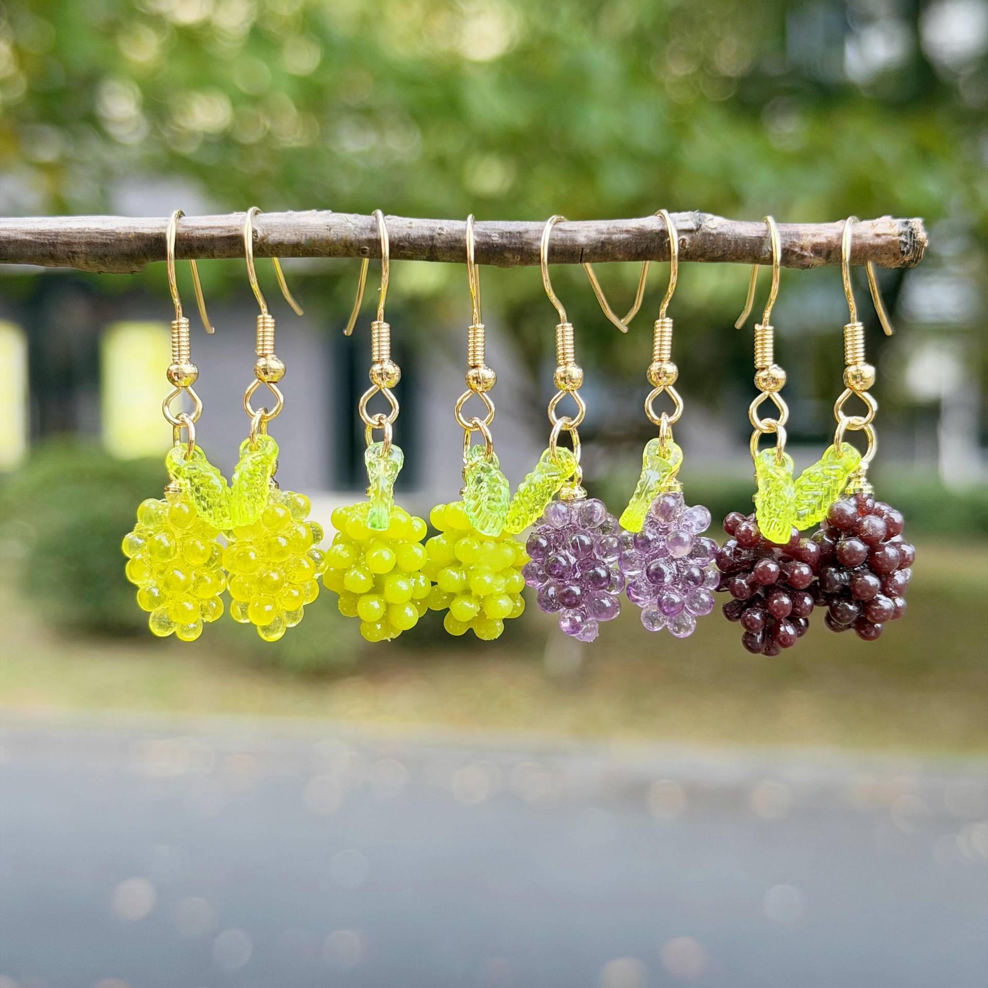 Purple Grape Skewers Earrings, Green Fruit Woman Dangle Drop Cute Earrings von NoaSchCo