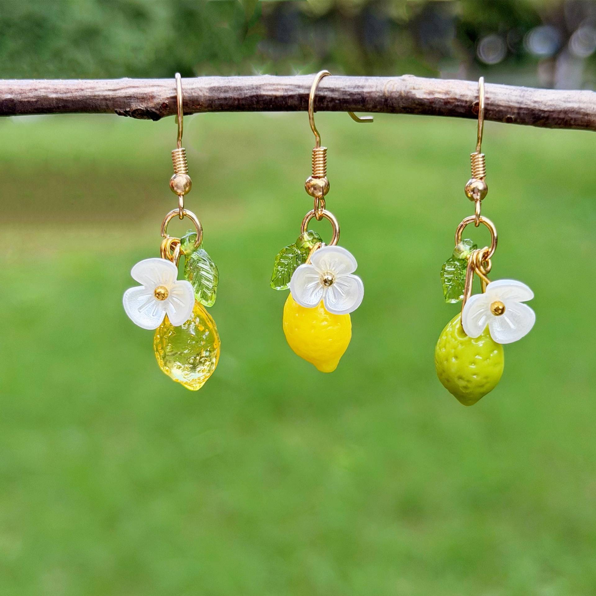 Yellow Lemon Earrings, Delicate Dangle Lightweight Fruit Glass Earrings von NoaSchCo