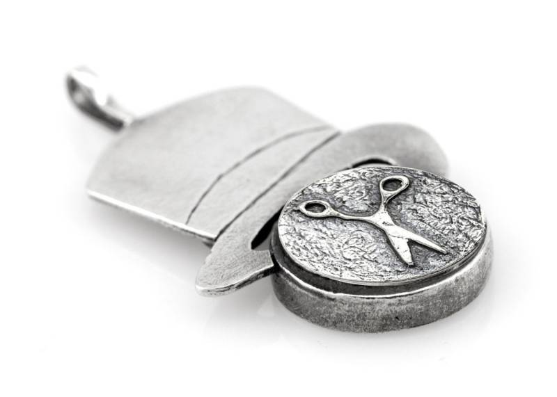 Scheren-Medaillon-Halskette Sterlingsilber-Hut-Charm von NoaTam