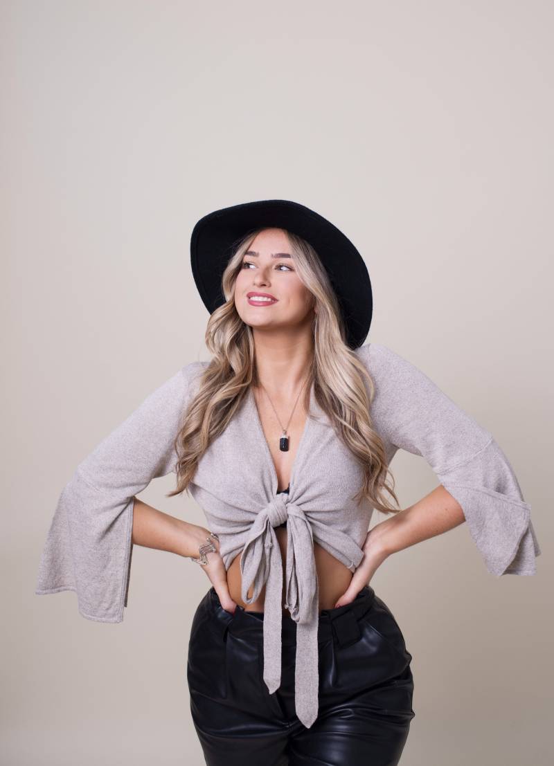 Handmade in England Aurora Strick-Wrap-Top Aus Leinen Und Bio-Baumwolle Mehrfach Tragbar Boho Festival Christmas Chic Wrap Top von NoaandRain