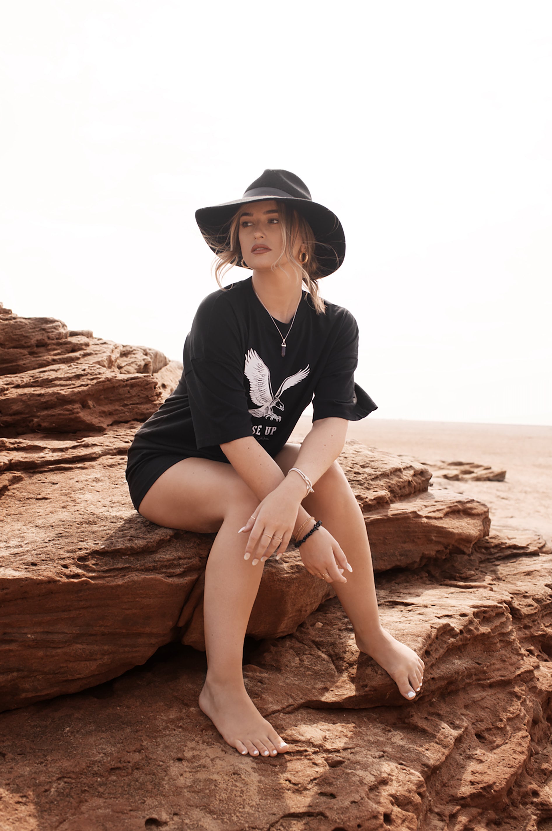 Rise Up Schwarzes Baumwoll T-Shirt Kleid von NoaandRain