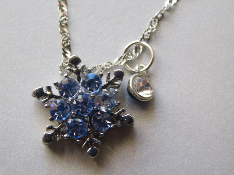 Gefrorene Stil Halskette Schneeflocke Hübschen Schmuck Winter Silber Blaue von NoahSiannahBeadMine