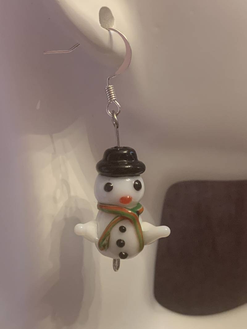 Glas Schneemänner Ohrringe Winter Schneemann Weihnachten Schmuck Urlaub Zeit von NoahSiannahBeadMine