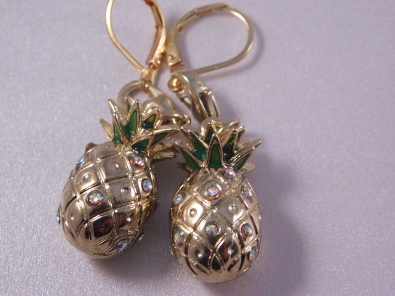 Goldohrringe Ananas, Sommer Ohrringe Whimsical Ananas Gold Sparky Pineapply Mode von NoahSiannahBeadMine