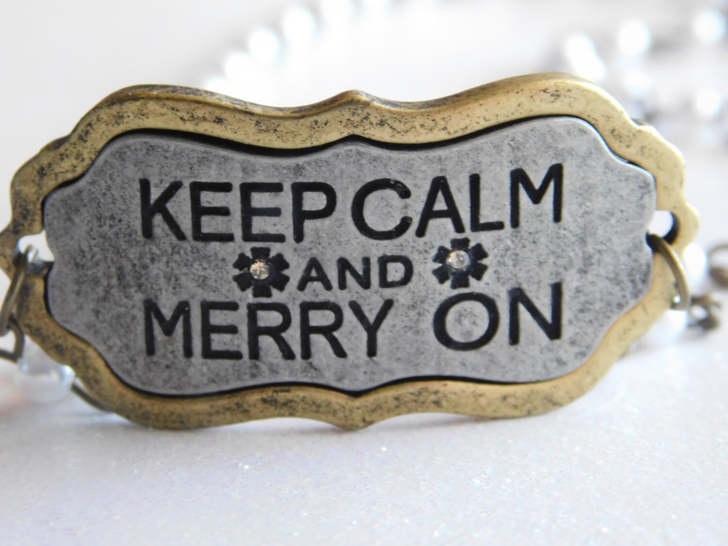 Halten Sie Ruhig Und Fröhlich Auf Halskette Weihnachten Jewerly Perlen Zitat Schmuck Holiday Fashion Statement-Kette von NoahSiannahBeadMine