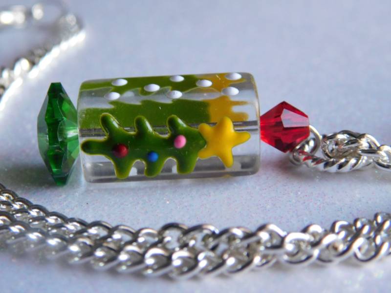 Handgemalte Weihnachtsbaum Rechteck Lampwork Glas Halskette Atemberaubende Weihnachten Baum von NoahSiannahBeadMine