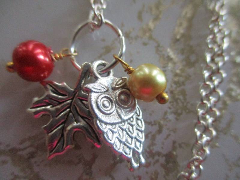 Herbst-Halskette Handgefertigte Woodland Schmuck Schöne Thema Halskette Maple Leaf Eule Atemberaubende Silber Herbstmode von NoahSiannahBeadMine